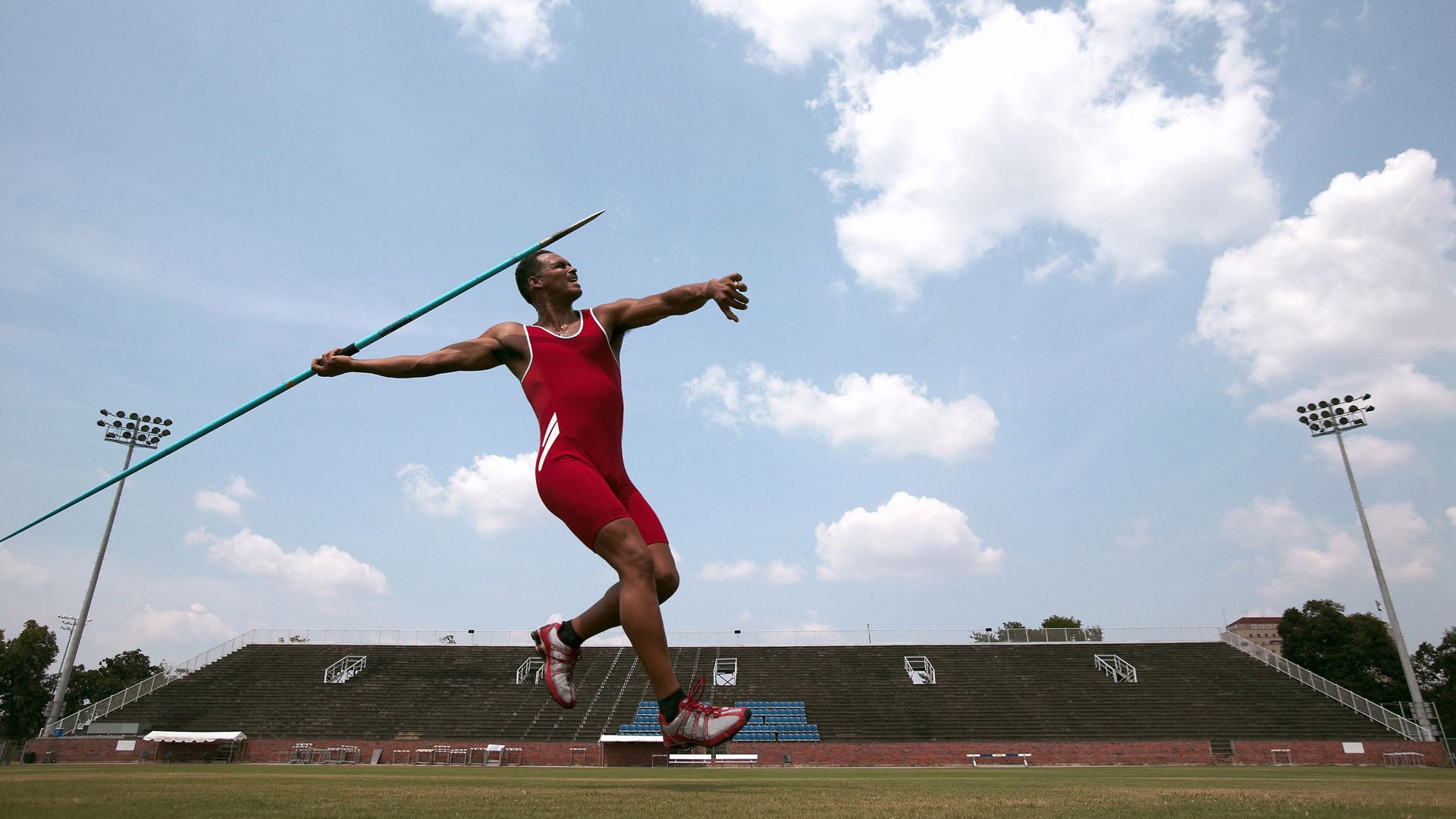 德约科维奇赛点兑现，巴黎圣日耳曼淘汰曼联晋级四强，主帅激动落泪